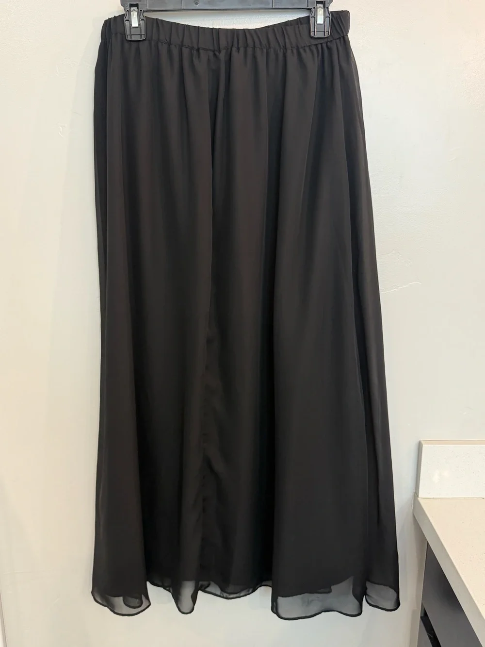 Old Navy Black Flowing Maxi Skirt. Size Medium
